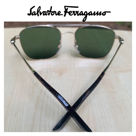 Sold out💫 FERRAGAMO Men’s Sunglasses Rectangular Aviators Gold w/ Green lenses - Picture 6 of 9